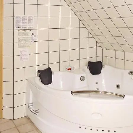 Vakantiehuis Sleeps 20 Pool Wifi